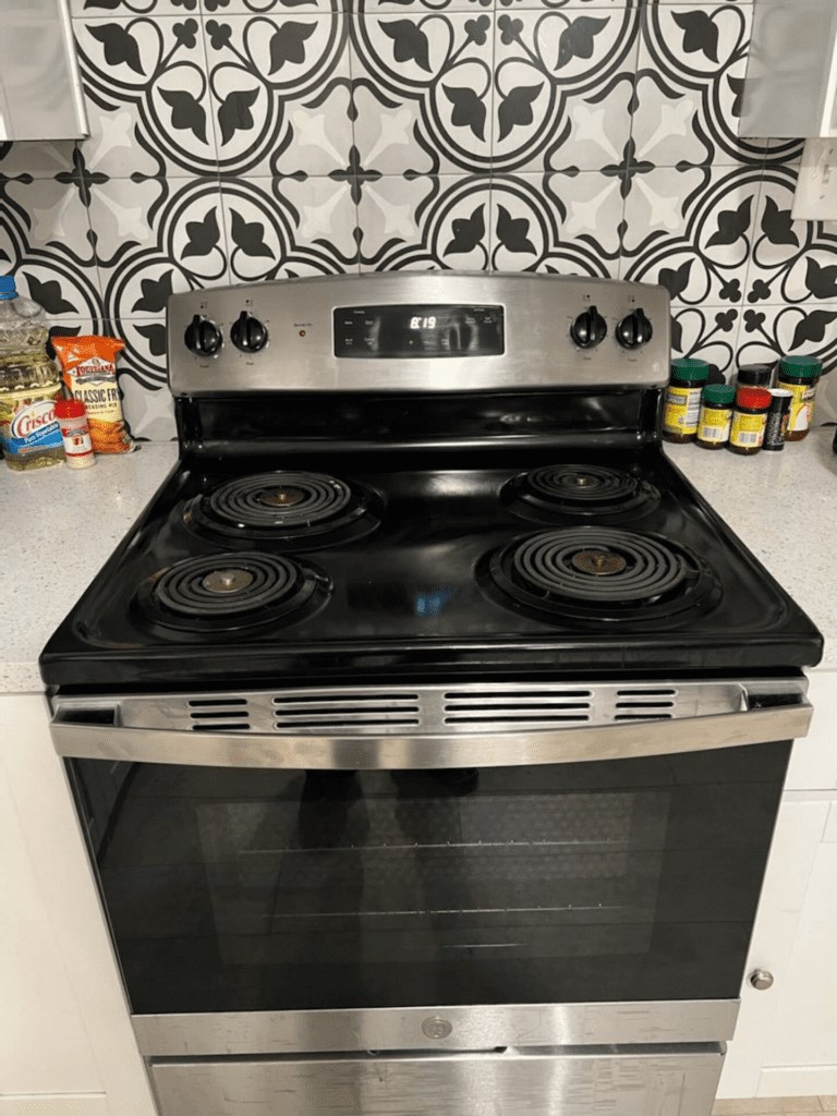 6716 Jefferson Boulevard Groves, TX 77619 - Photo 10 of 34 a close view of stove