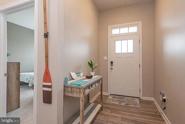 a view of an entryway with workspace