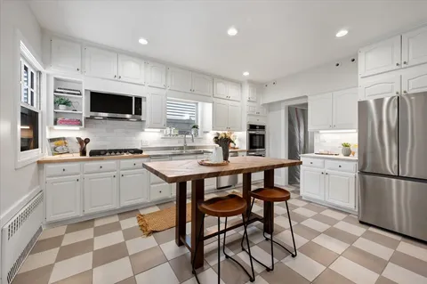 $1,599,000 | 458 Sunset Road, Winnetka, IL 60093