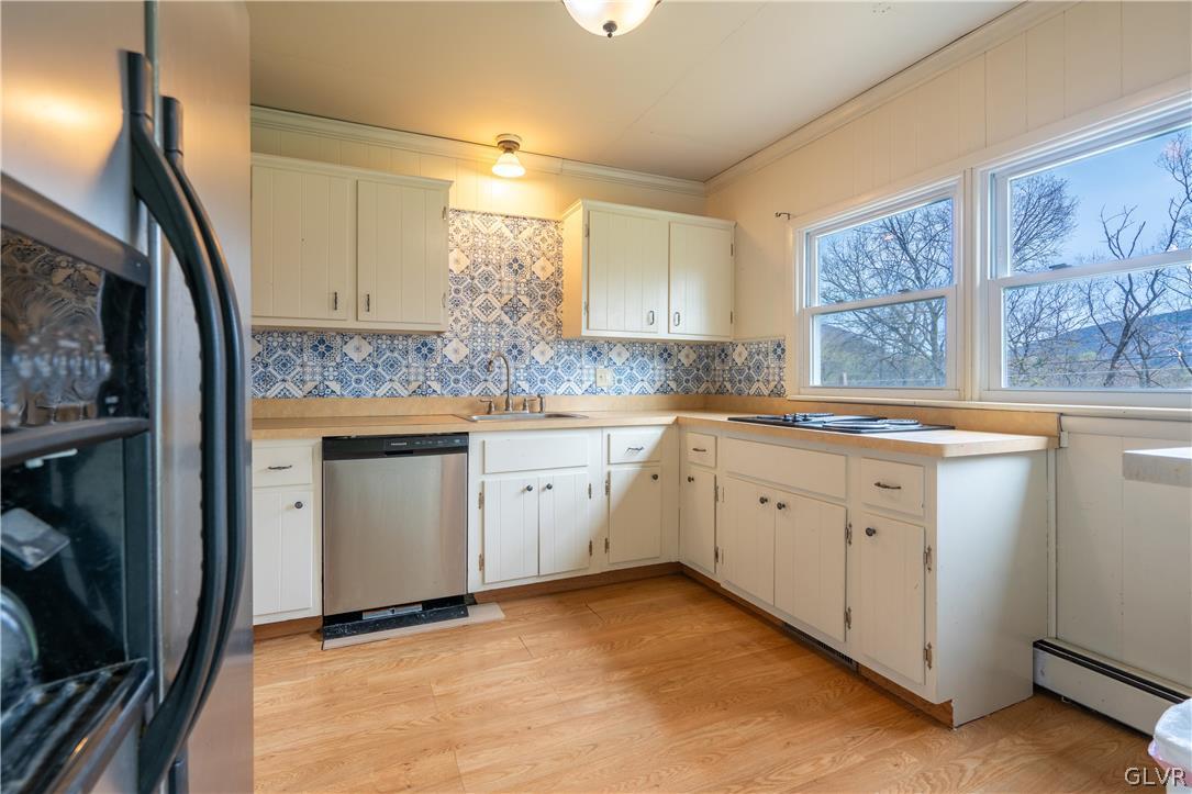 1234 Sunset Circle Slatington, PA 18080 - Photo 11 of 40 a kitchen with cabinets appliances and a sink