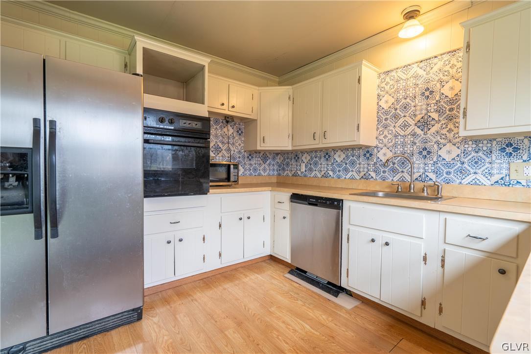 1234 Sunset Circle Slatington, PA 18080 - Photo 13 of 40 a kitchen with stainless steel appliances a refrigerator sink and cabinets