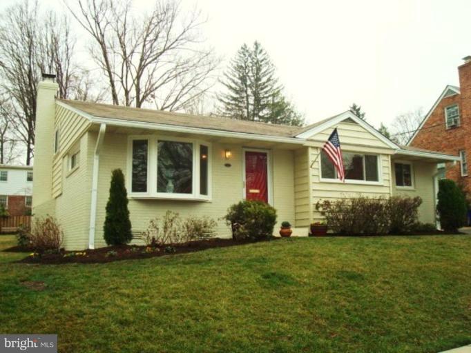 9519 Edgeley Road Bethesda, MD 20814 - Photo 1 of 25 Front to back 3 Level Split.