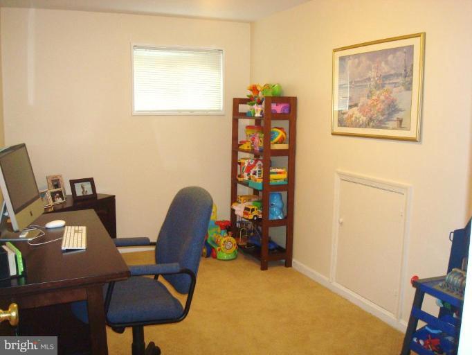 9519 Edgeley Road Bethesda, MD 20814 - Photo 12 of 25 Office/den in lower level