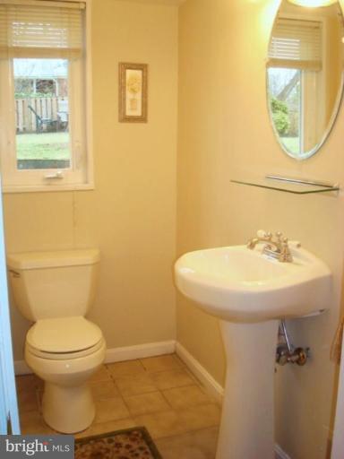 9519 Edgeley Road Bethesda, MD 20814 - Photo 13 of 25 Half Bath 1