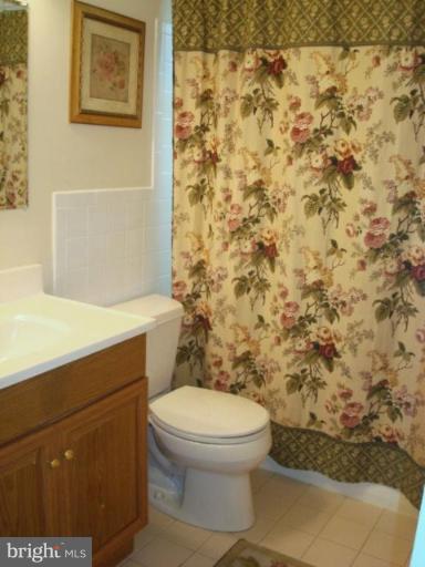 9519 Edgeley Road Bethesda, MD 20814 - Photo 18 of 25 Bath #2