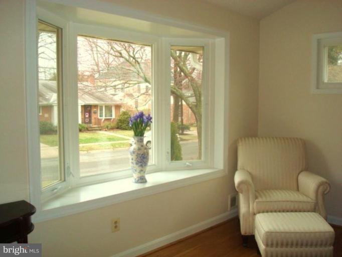 9519 Edgeley Road Bethesda, MD 20814 - Photo 5 of 25 Bay window
