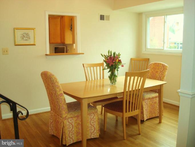 9519 Edgeley Road Bethesda, MD 20814 - Photo 6 of 25 Formal dining room