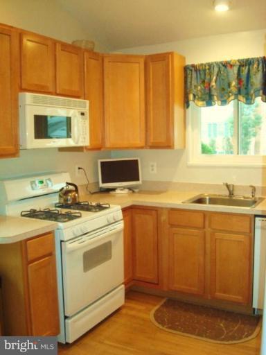9519 Edgeley Road Bethesda, MD 20814 - Photo 8 of 25 Kitchen #2