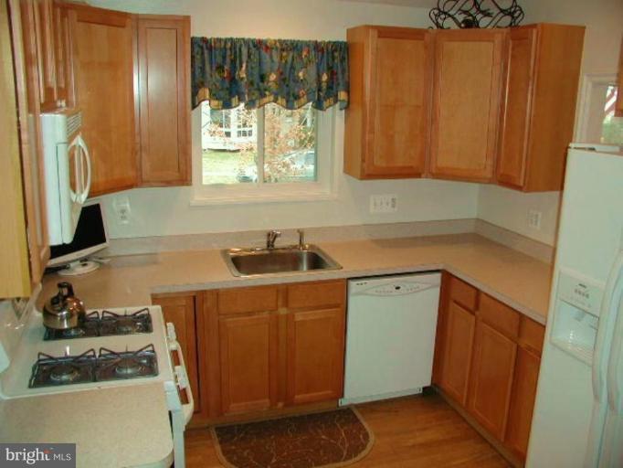 9519 Edgeley Road Bethesda, MD 20814 - Photo 9 of 25 Kitchen #3