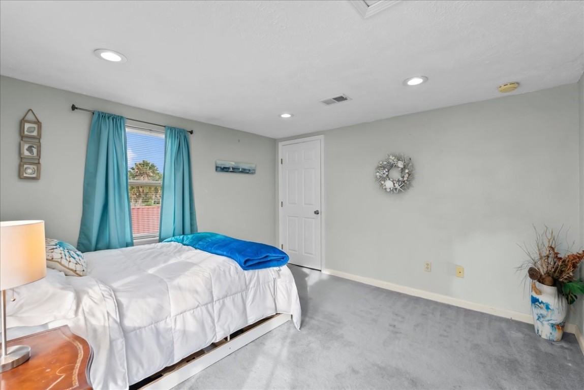 1048 16th Street Dickinson, TX 77539 - Photo 16 of 28 a bedroom with a bed and a window