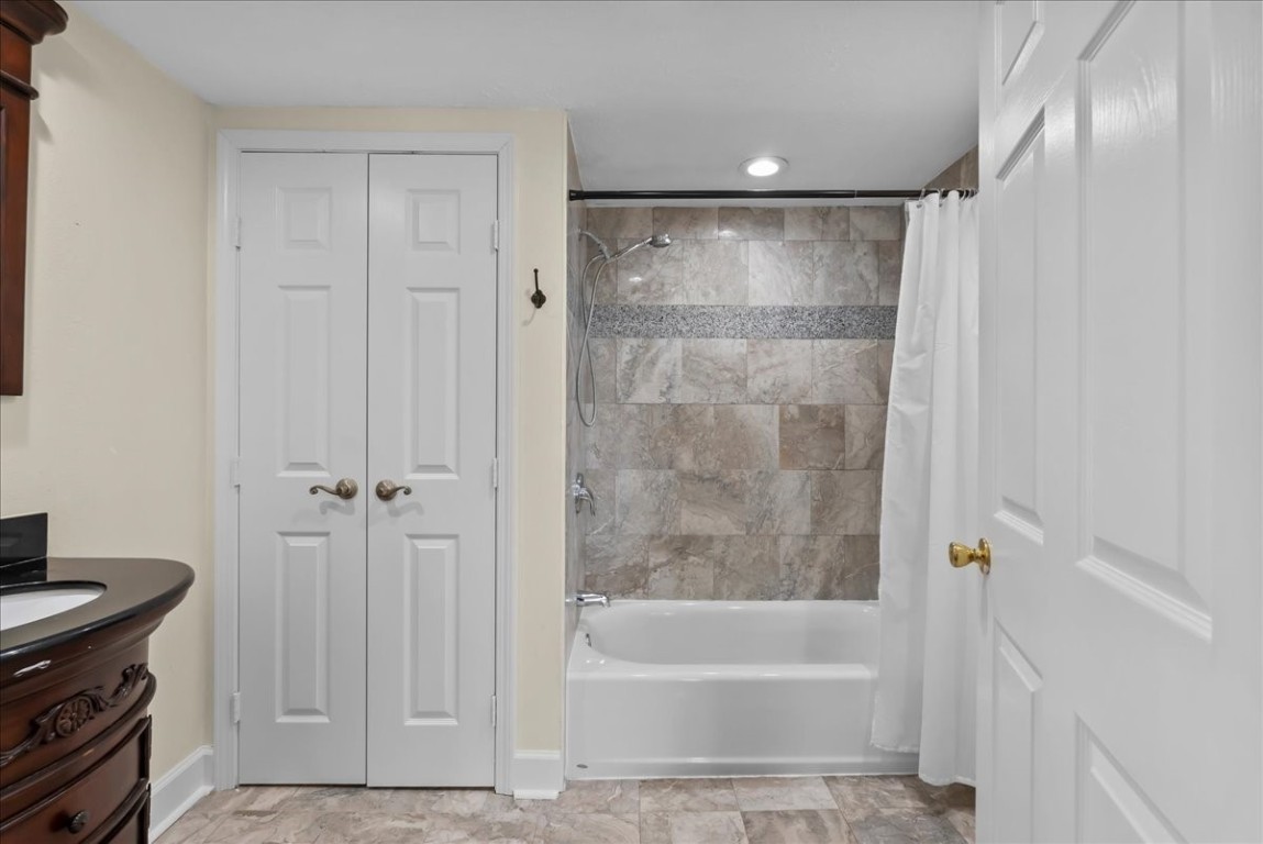 1048 16th Street Dickinson, TX 77539 - Photo 17 of 28 a bathroom with a bathtub and a shower
