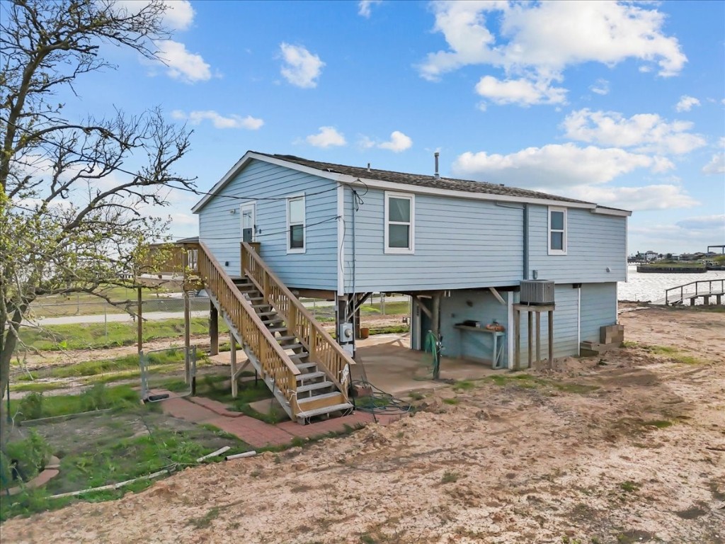 1048 16th Street Dickinson, TX 77539 - Photo 26 of 28 a backyard of a house with a table and chairs