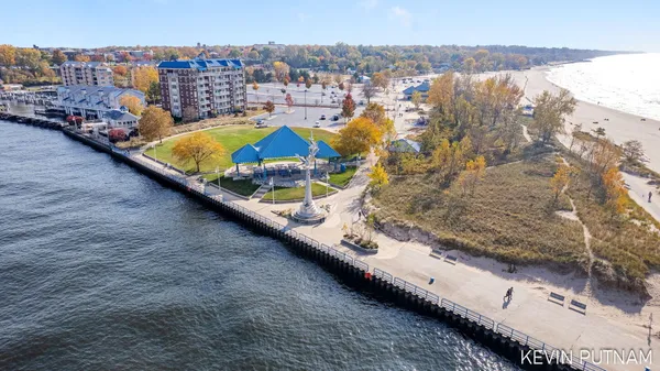 $2,395,000 | 103 North Pier Street, St. Joseph, MI 49085