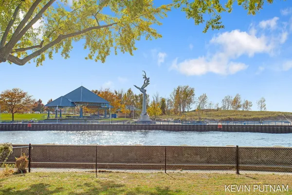 $2,395,000 | 103 North Pier Street, St. Joseph, MI 49085