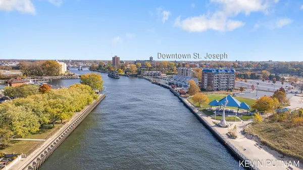 $2,395,000 | 103 North Pier Street, St. Joseph, MI 49085