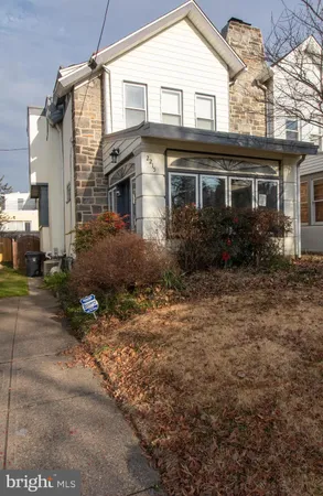 $2,400 | 2215 North Harrison Street, Wilmington, DE 19802