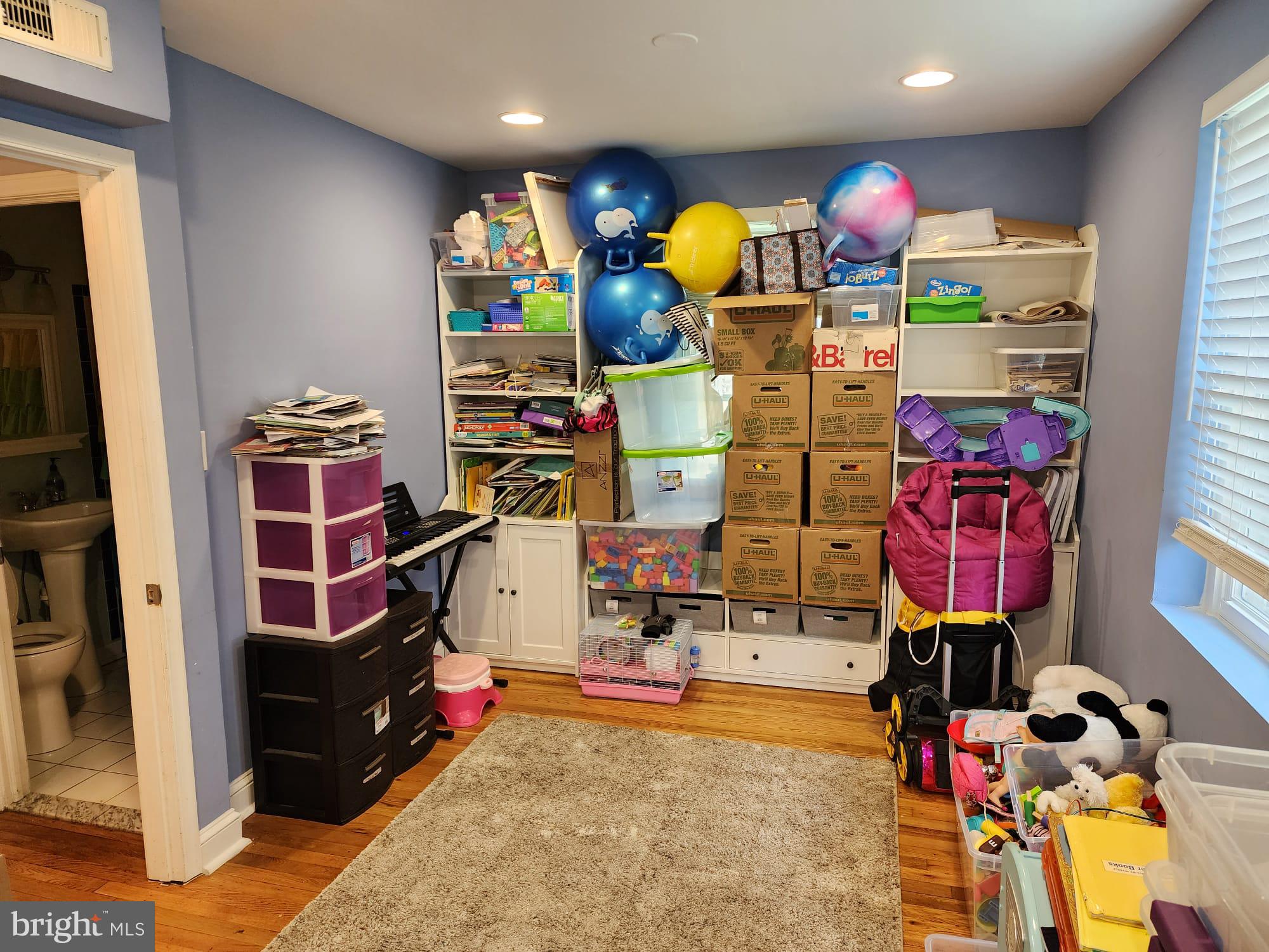 2506 Pinebrush Road Baltimore, MD 21209 - Photo 13 of 31 Bedroom/play room/office