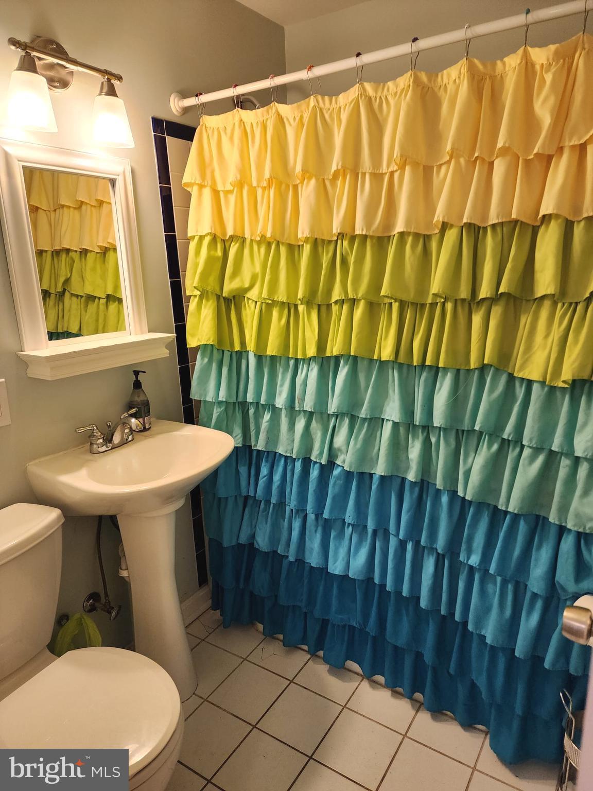 2506 Pinebrush Road Baltimore, MD 21209 - Photo 15 of 31 Main Floor Full Bathroom