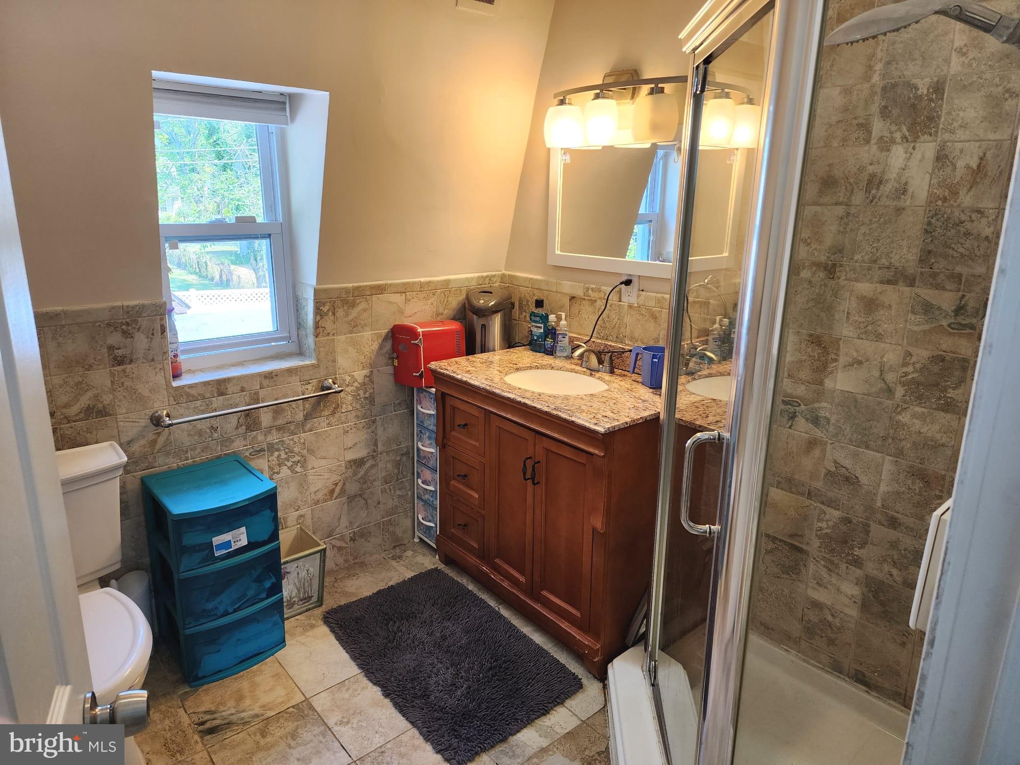 2506 Pinebrush Road Baltimore, MD 21209 - Photo 20 of 31 En Suite Full Bathroom