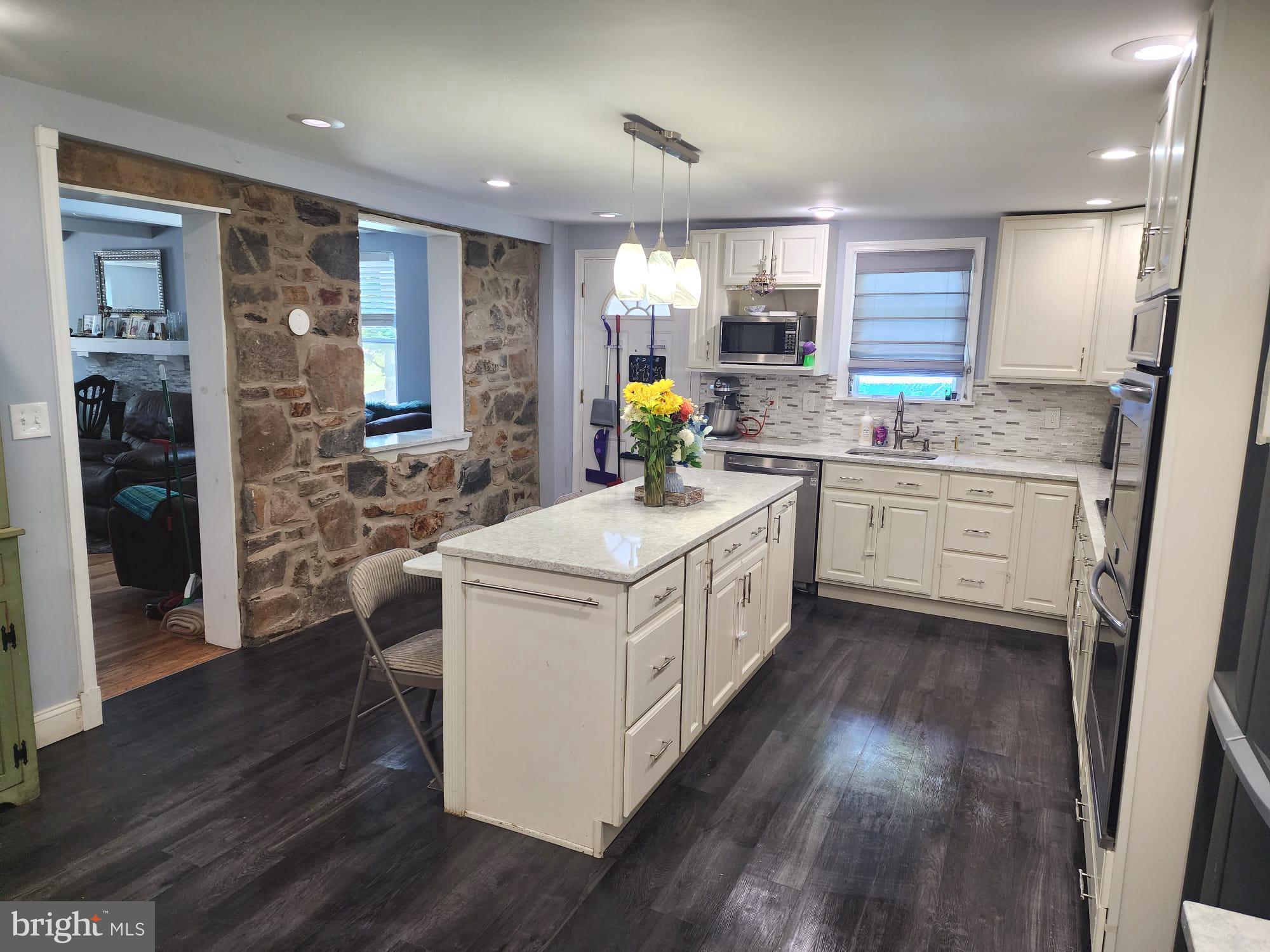 2506 Pinebrush Road Baltimore, MD 21209 - Photo 2 of 31