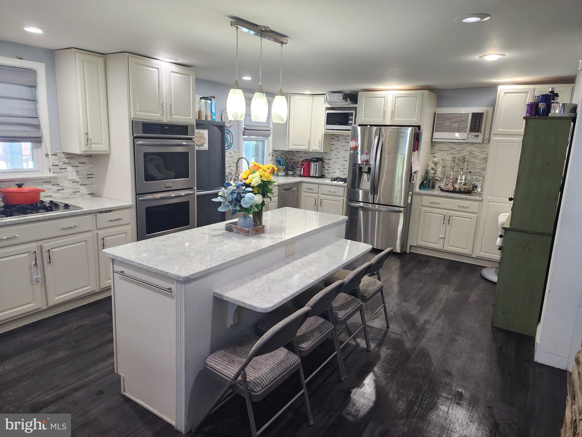 2506 Pinebrush Road Baltimore, MD 21209 - Photo 3 of 31