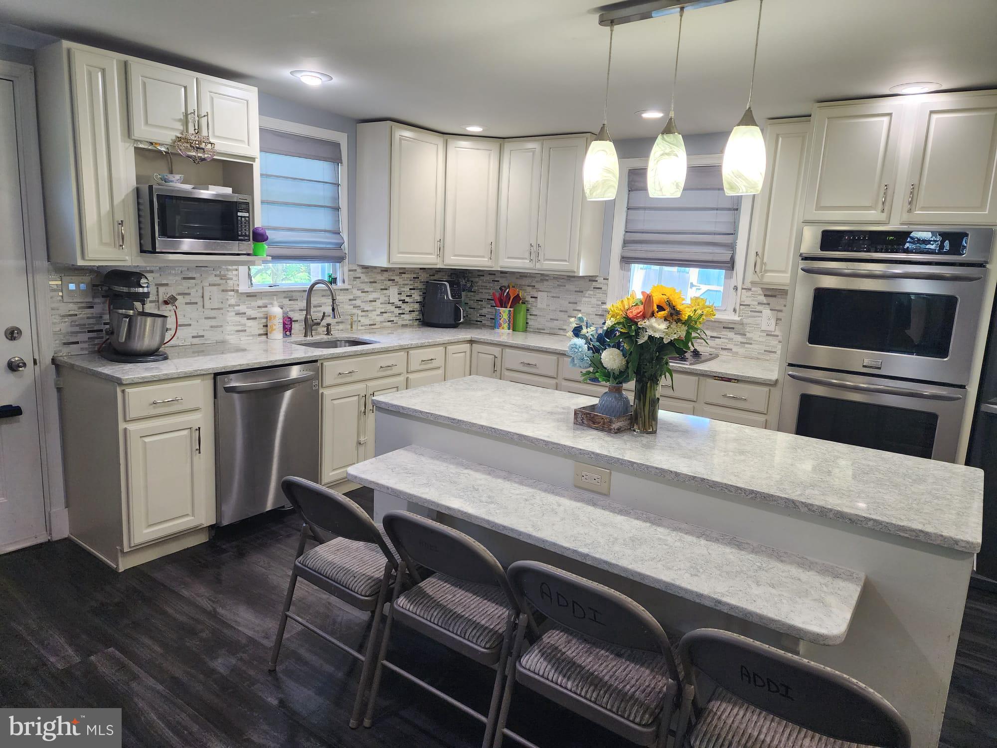 2506 Pinebrush Road Baltimore, MD 21209 - Photo 5 of 31