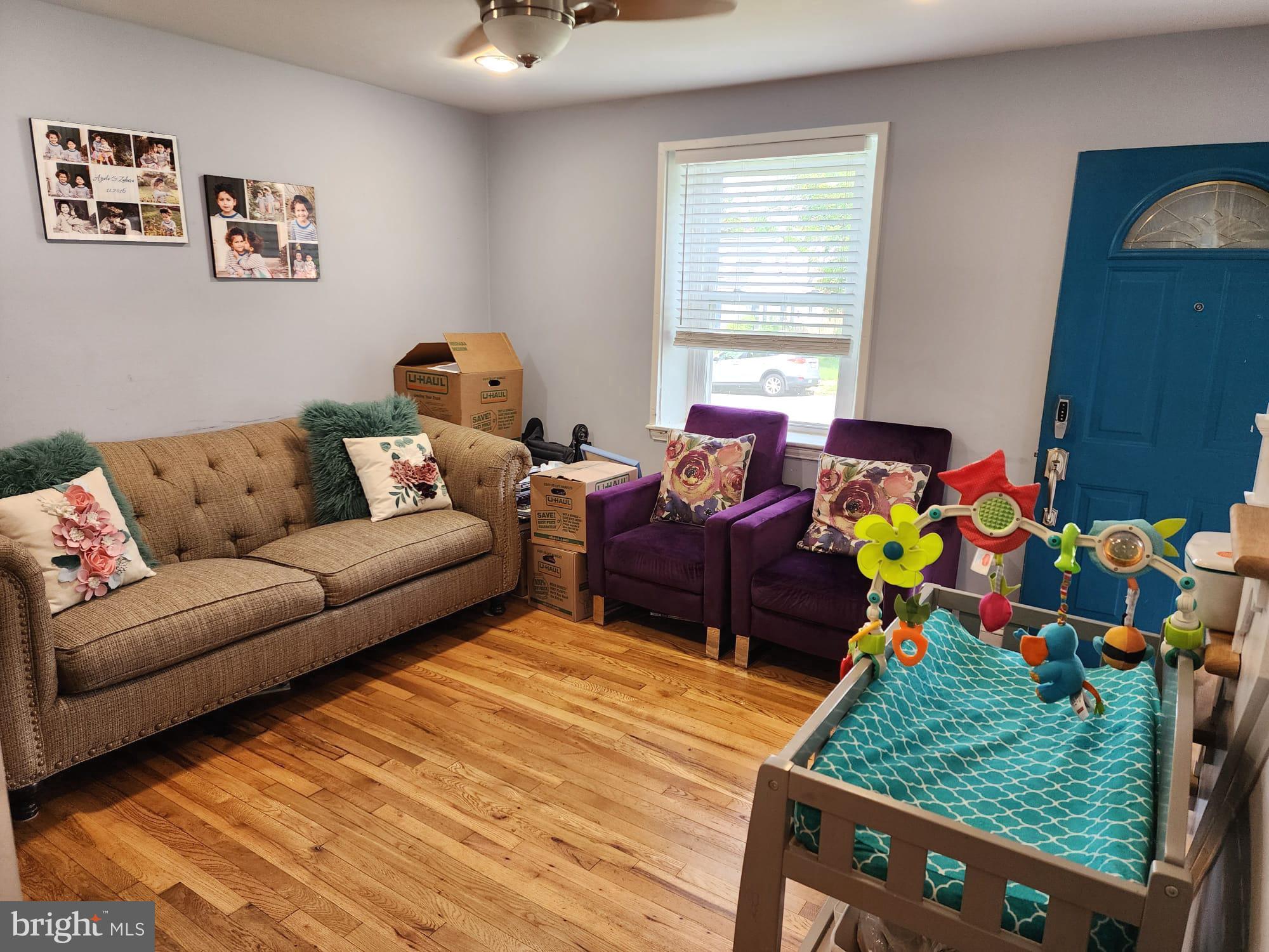 2506 Pinebrush Road Baltimore, MD 21209 - Photo 8 of 31 Living Room