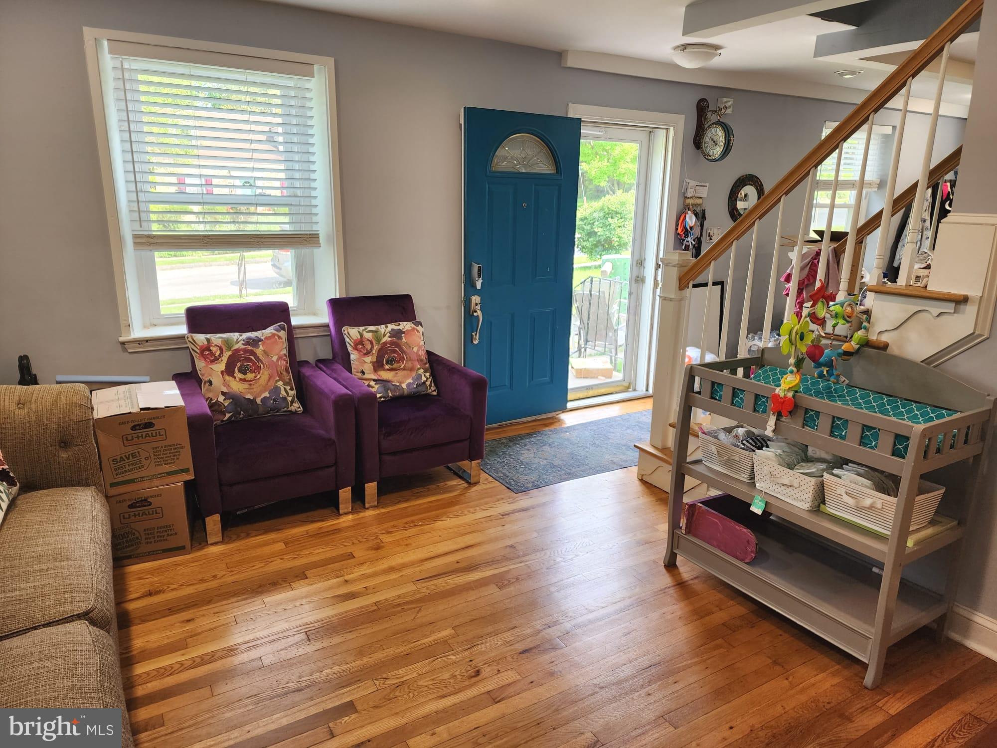 2506 Pinebrush Road Baltimore, MD 21209 - Photo 10 of 31 Living Room