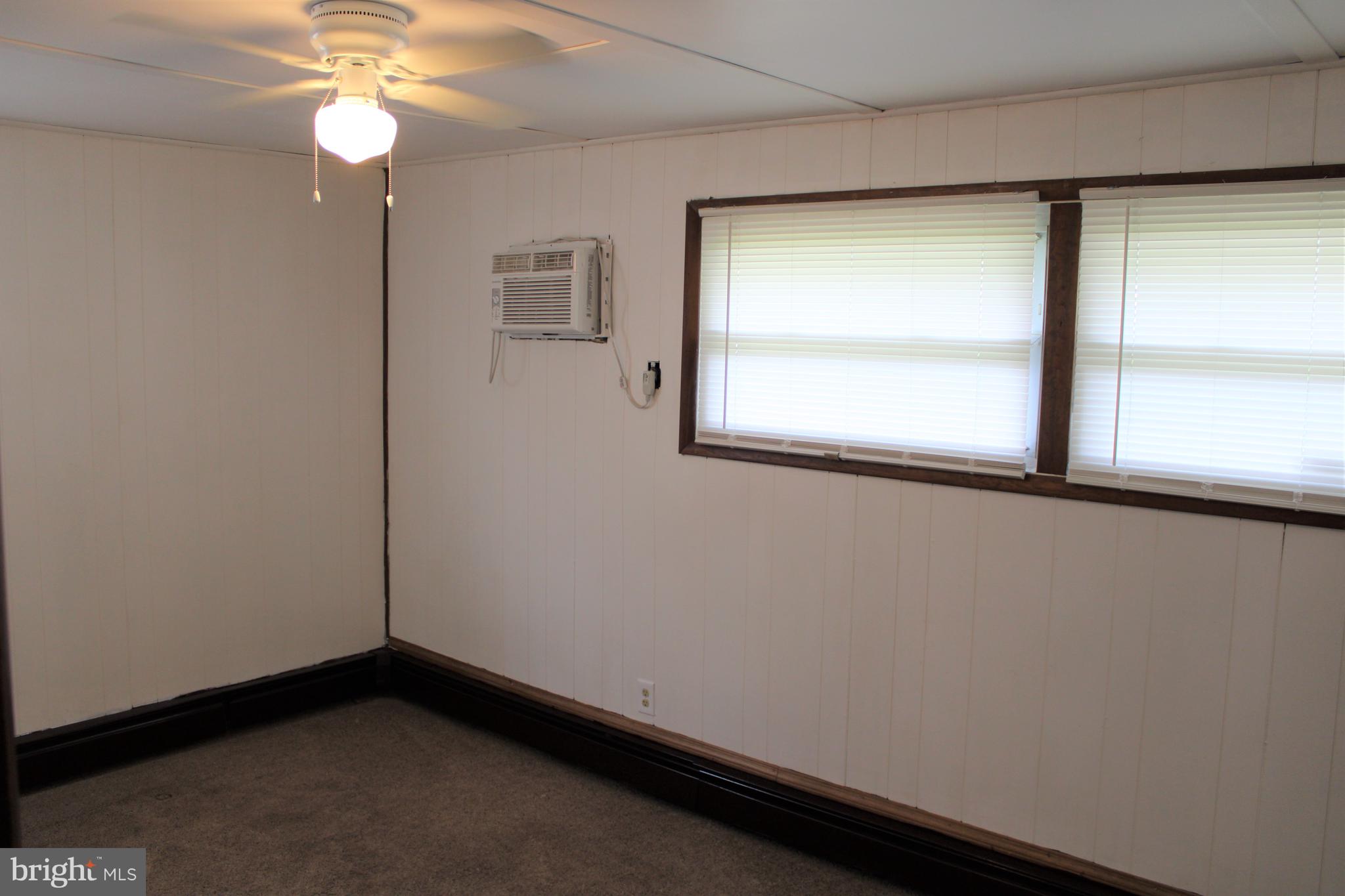 128 Louise Road New Castle, DE 19720 - Photo 6 of 26 Masterbedroom