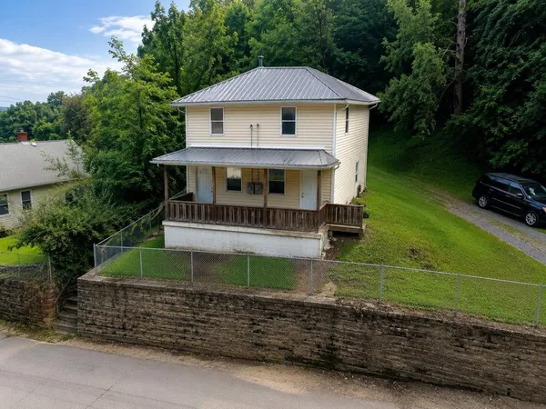 $119,900 | 520 Deal Street, Ashland, KY 41101
