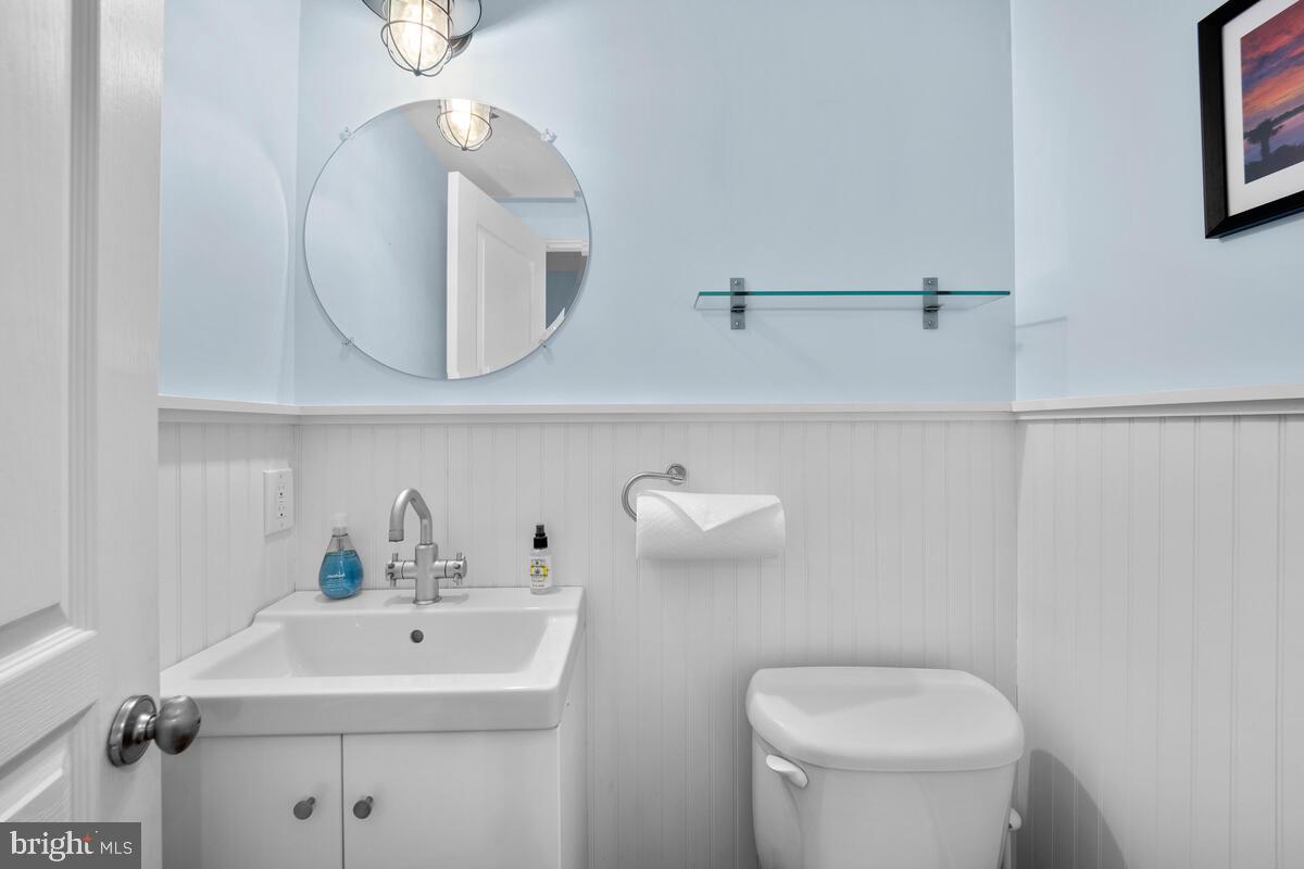 243 17th Street Southeast Washington, DC 20003 - Photo 14 of 37