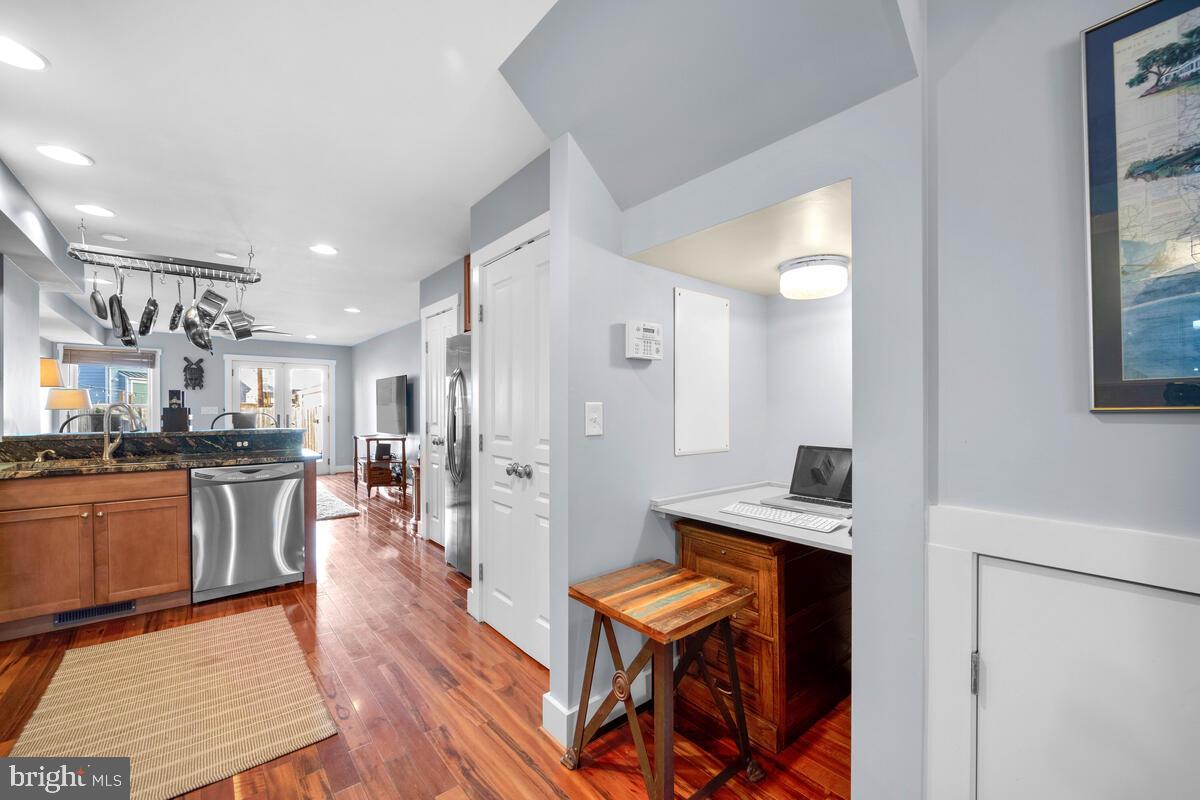 243 17th Street Southeast Washington, DC 20003 - Photo 5 of 37