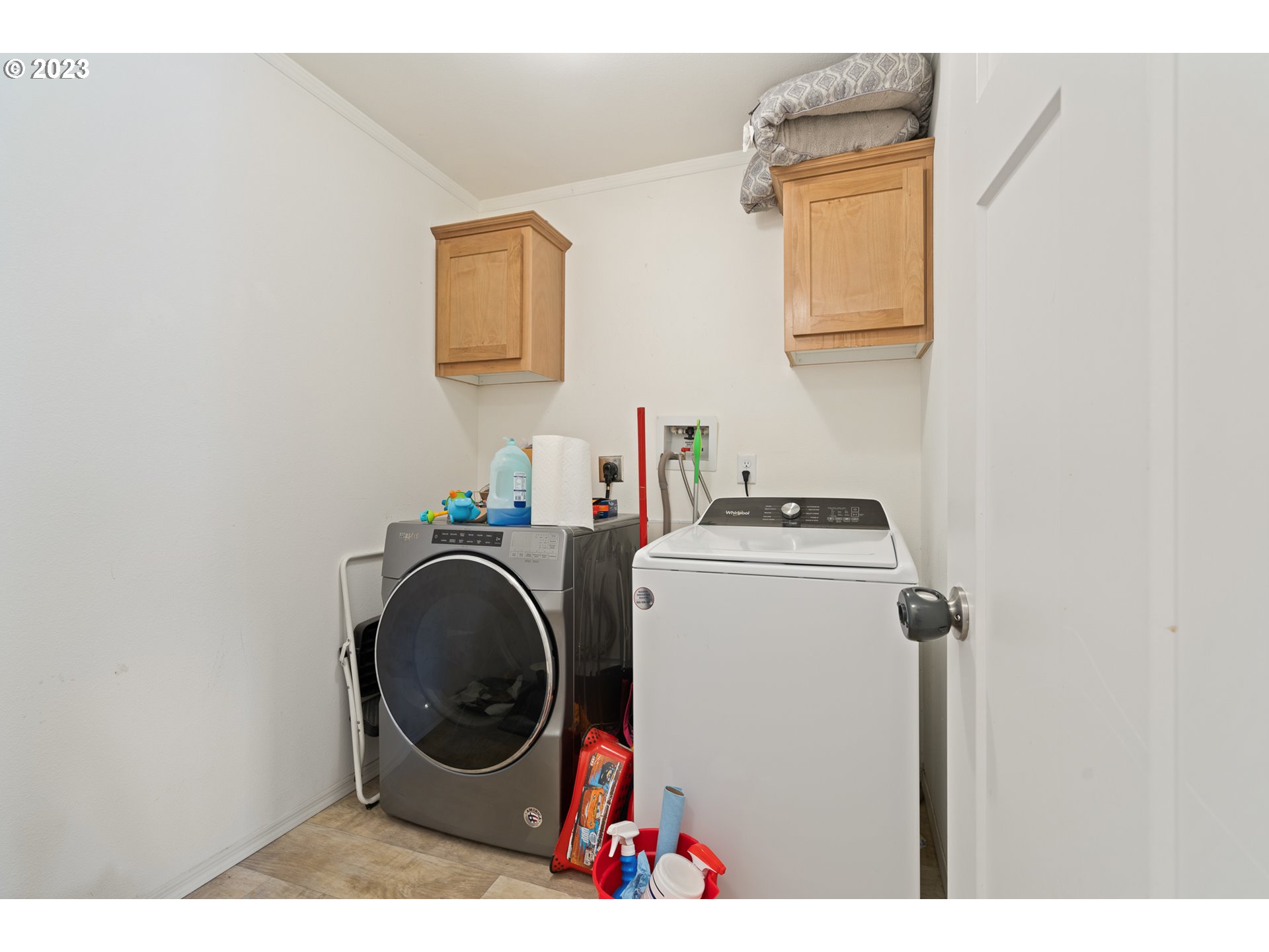 1383 Taney Street Eugene, OR 97402 - Photo 16 of 23 a utility room with dryer and washer