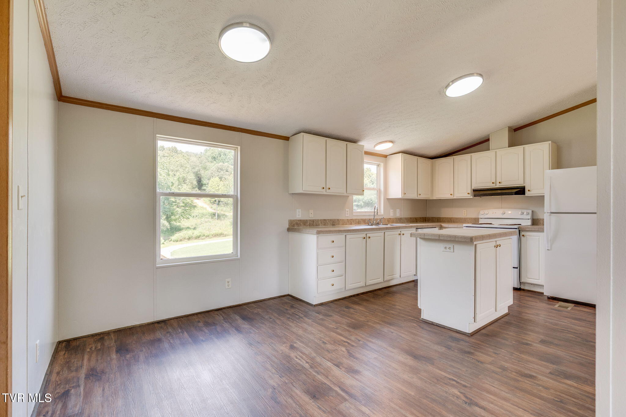 175 Clay Way Greeneville, TN 37745 - Photo 14 of 37 006