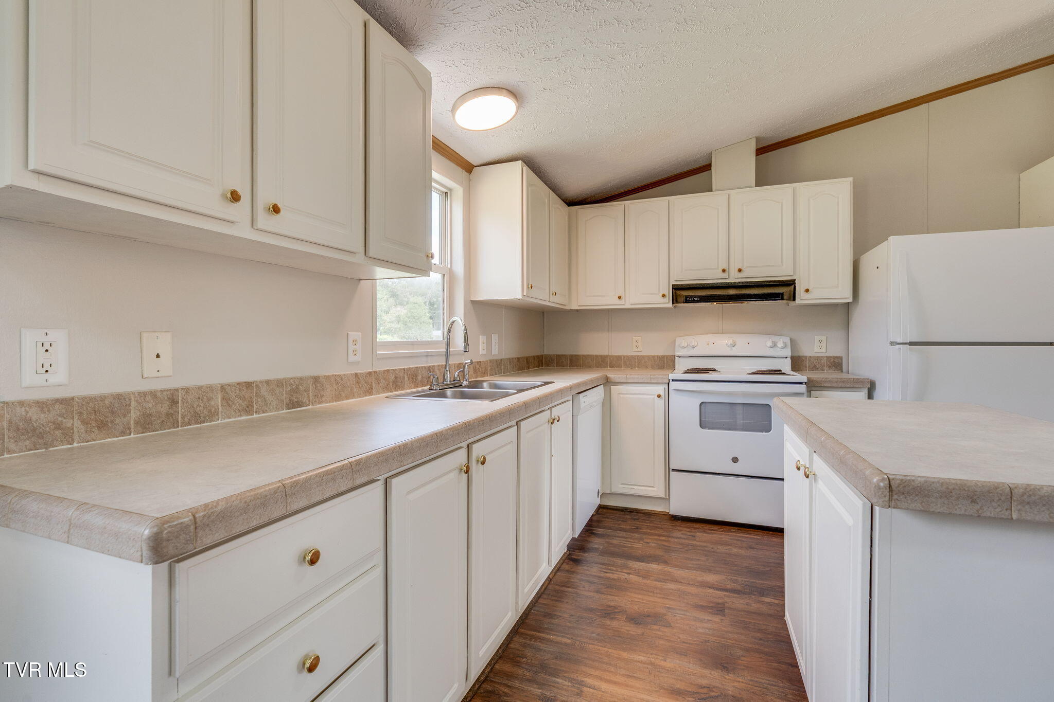 175 Clay Way Greeneville, TN 37745 - Photo 16 of 37 008