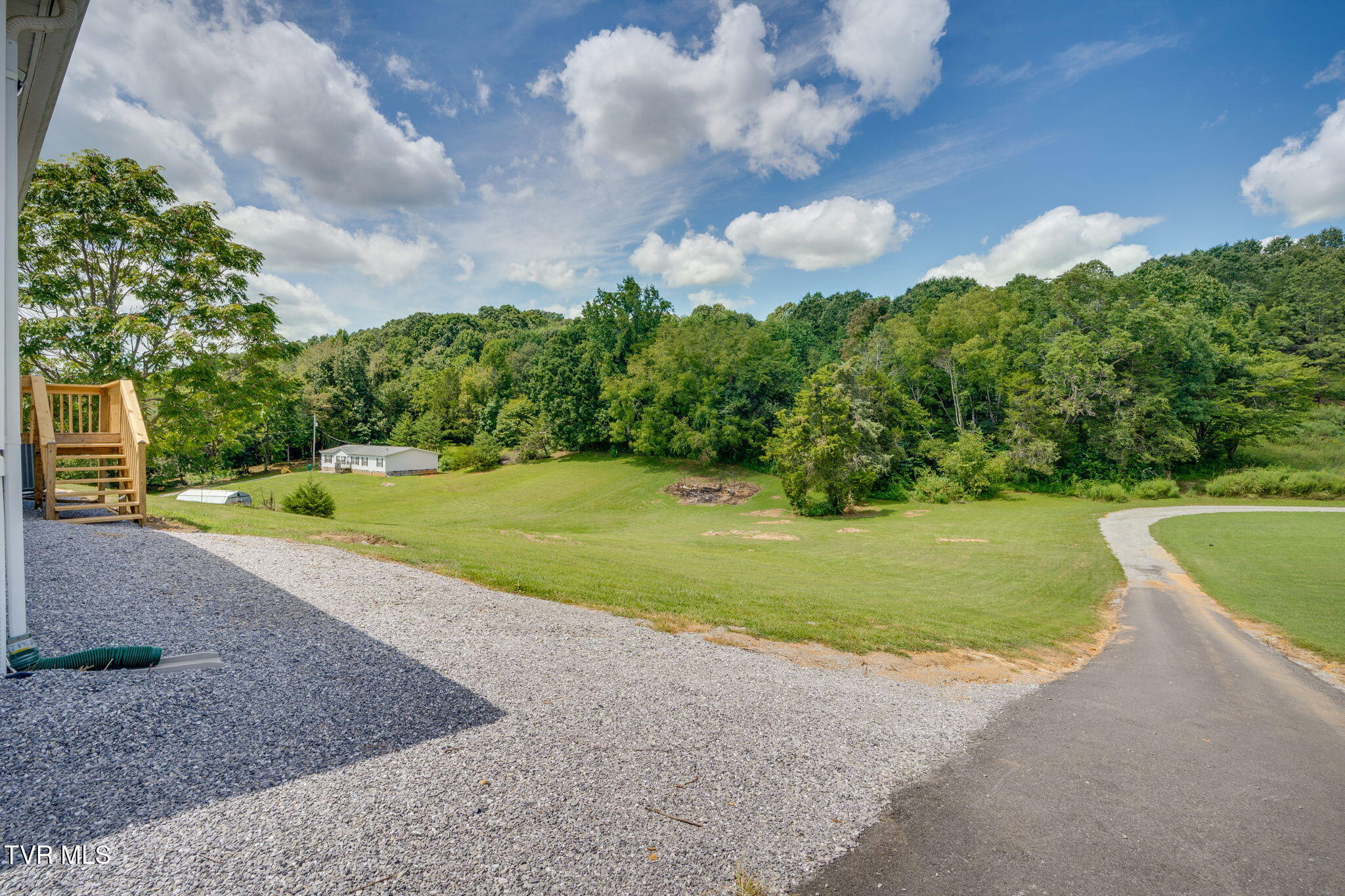 175 Clay Way Greeneville, TN 37745 - Photo 8 of 37 024