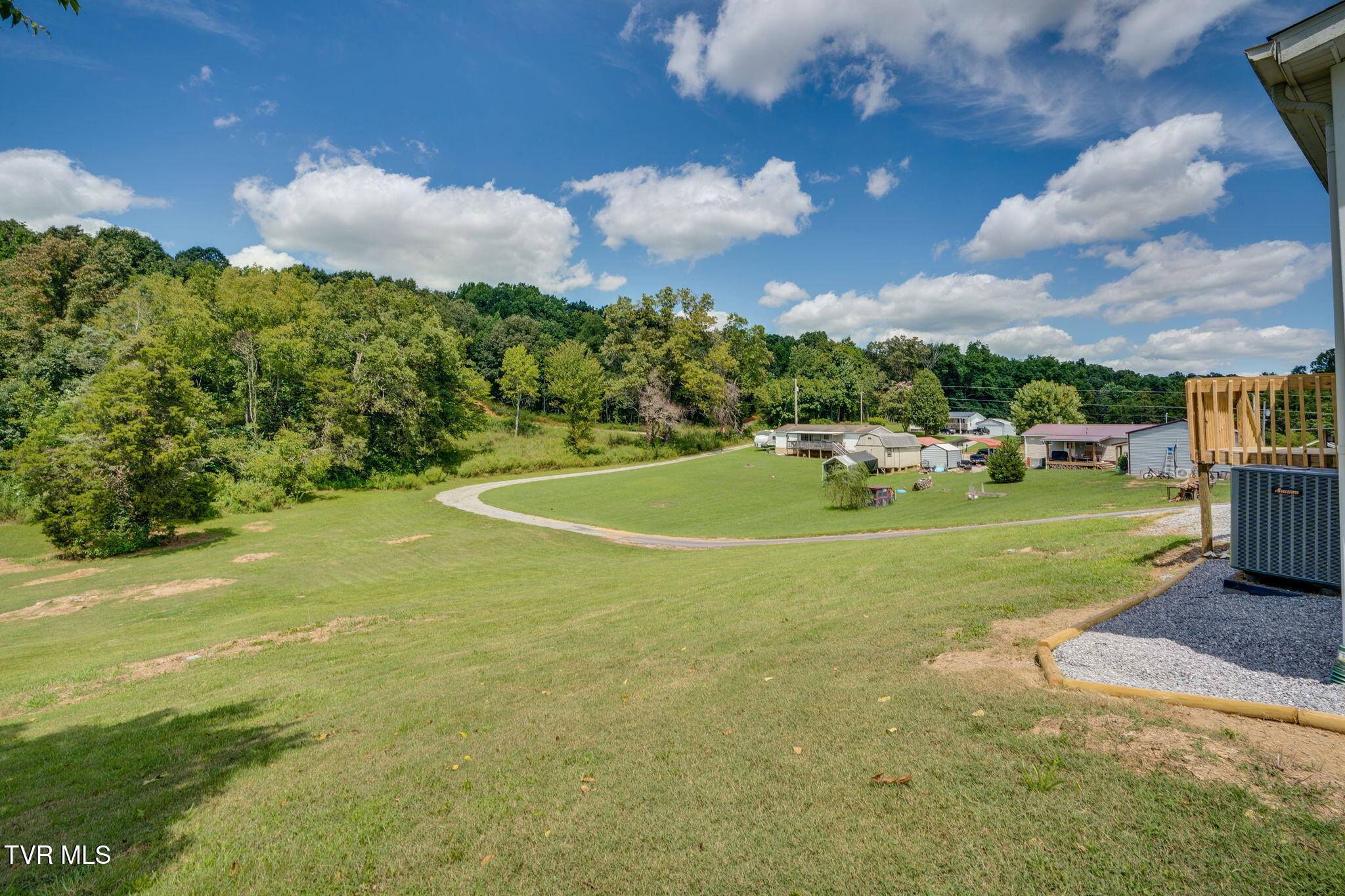 175 Clay Way Greeneville, TN 37745 - Photo 9 of 37 025