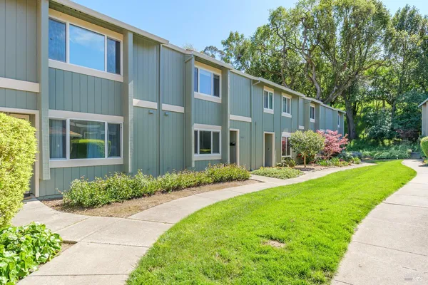 $653,500 | 32 C Oliva Drive, Novato, CA 94947