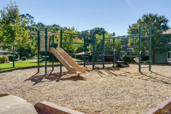 $653,500 | 32 C Oliva Drive, Novato, CA 94947