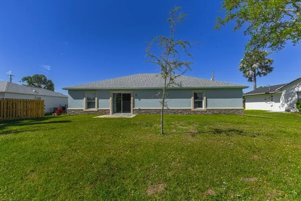 $2,900 | 2372 Southeast Maslan Avenue, Port St. Lucie, FL 34952