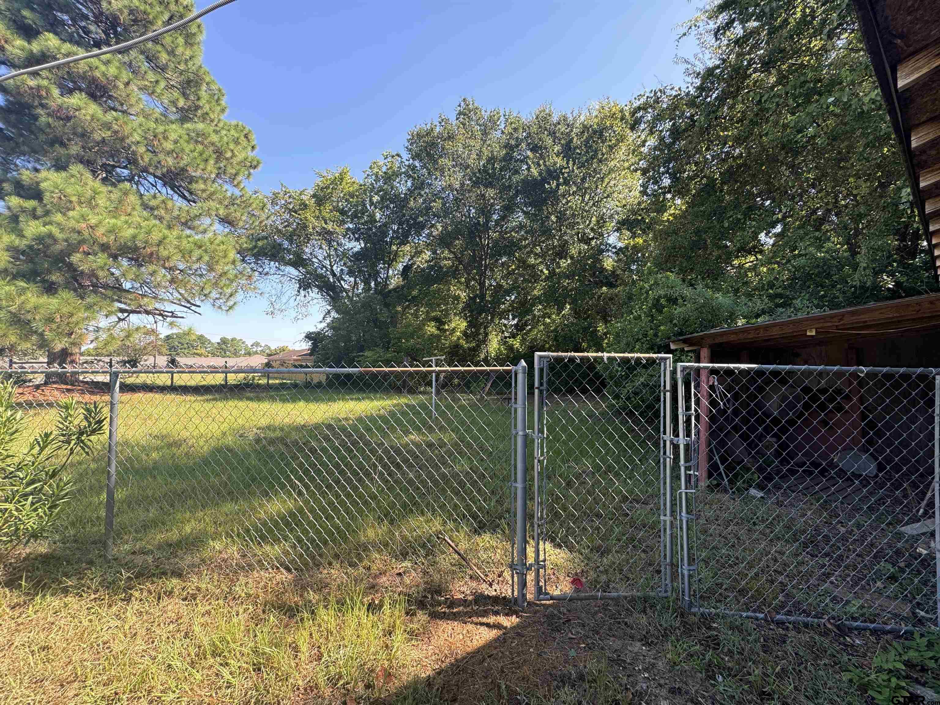 2017 West Jackson Street Tyler, TX 75701 - Photo 22 of 24 a view of a backyard