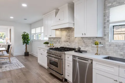 $960,000 | 2501 Briarhurst Drive, Houston, TX 77057