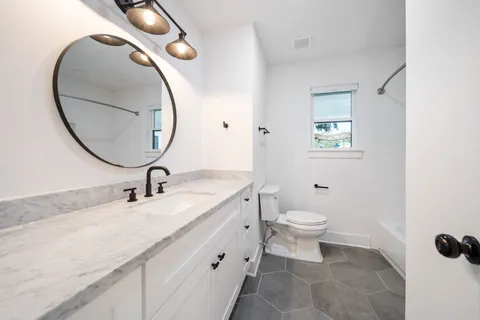 $960,000 | 2501 Briarhurst Drive, Houston, TX 77057