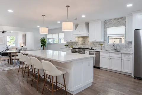 $960,000 | 2501 Briarhurst Drive, Houston, TX 77057