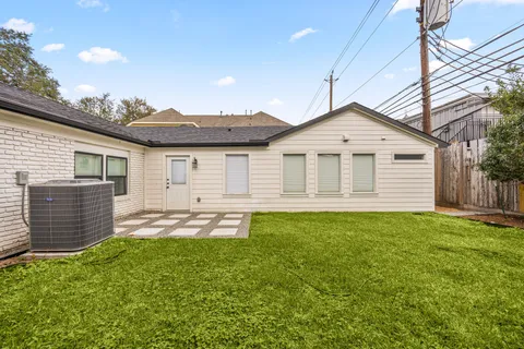 $960,000 | 2501 Briarhurst Drive, Houston, TX 77057