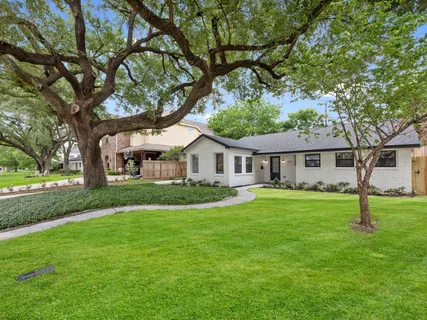 $960,000 | 2501 Briarhurst Drive, Houston, TX 77057