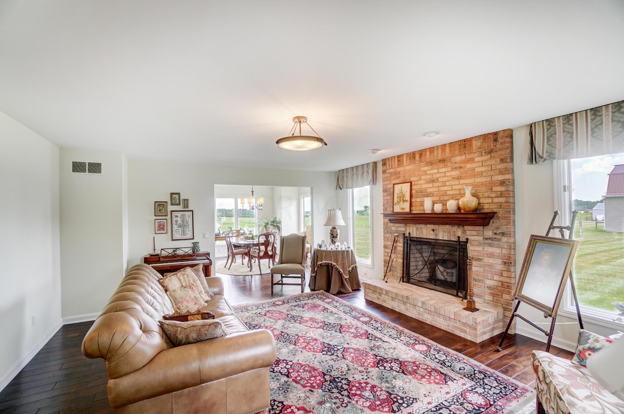 2100 Old Columbus Road London, OH 43140 - Photo 6 of 92 Formal Living Room