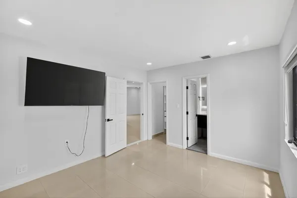 a view of a livingroom with an empty space