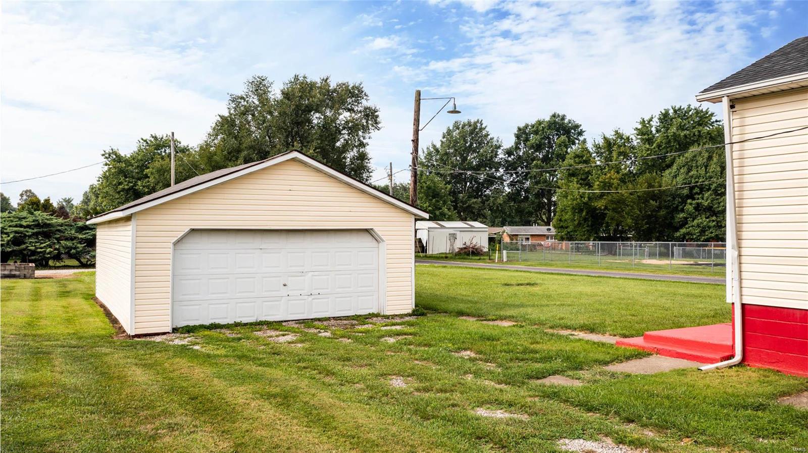 614 West Maple Street Gillespie, IL 62033 - Photo 3 of 24