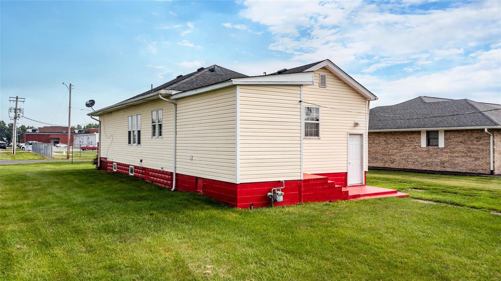 614 West Maple Street Gillespie, IL 62033 - Photo 4 of 24